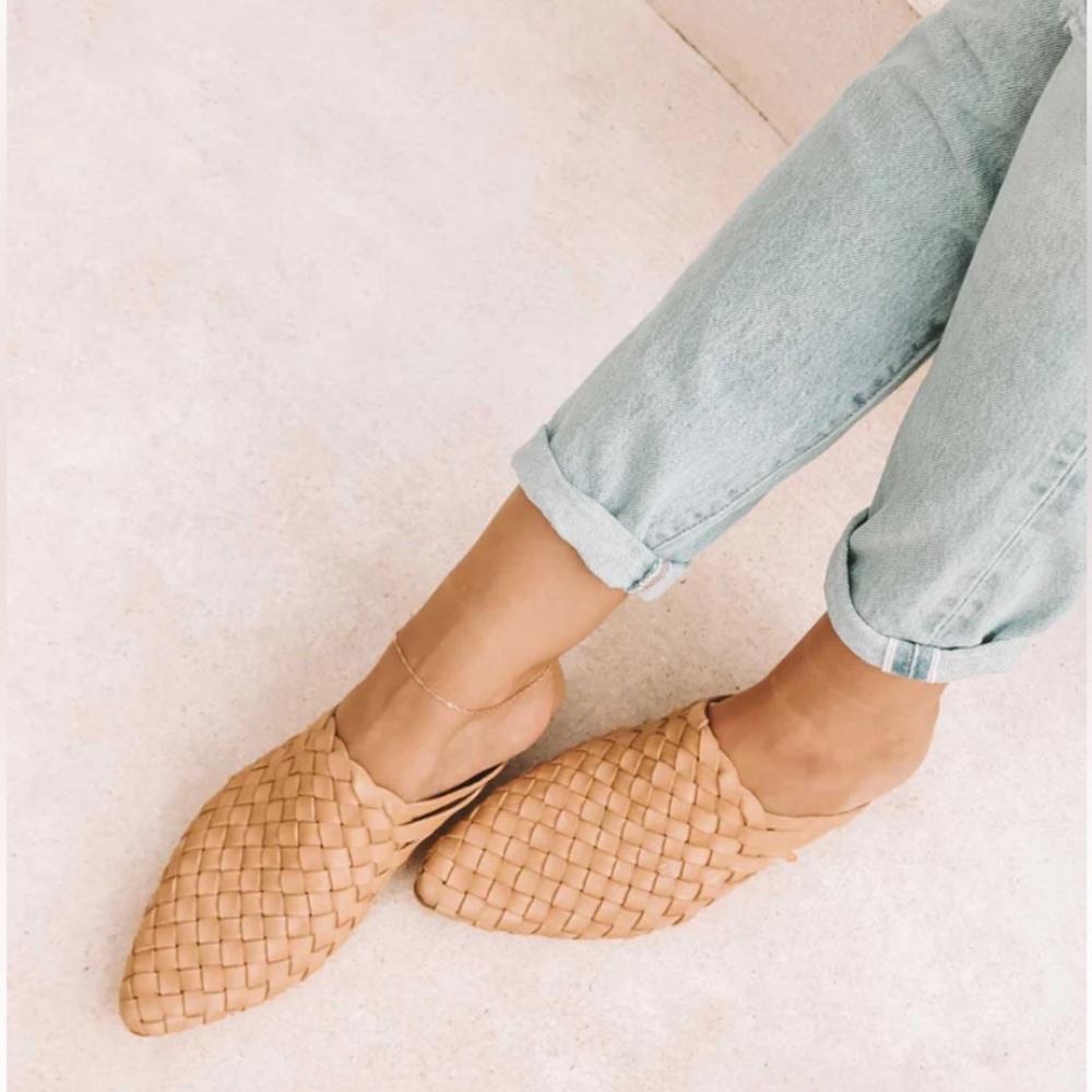 Liberte Prague Woven Cowhide Leather Mule Slip On Flats Shoes Womens 7 Cream Tan